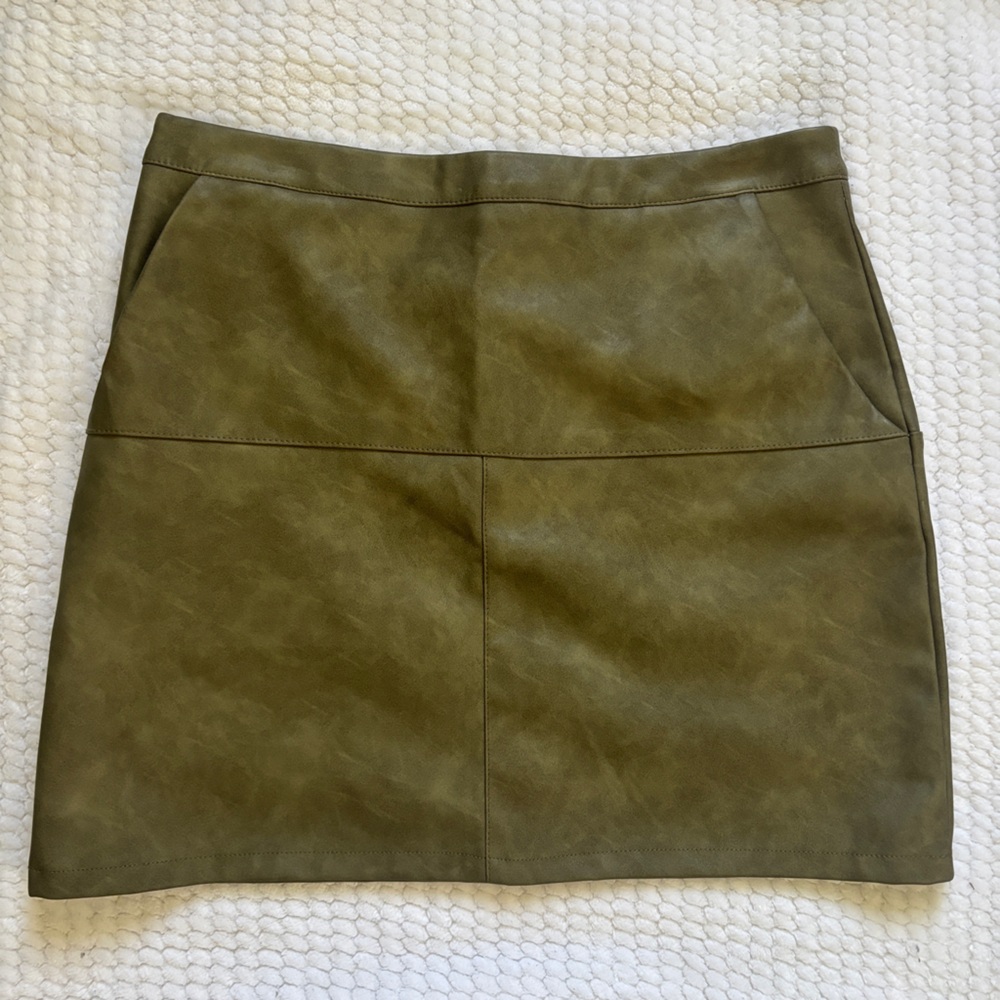 Stella and luc Women's Faux Leather Pencil Skirt in Olive Brown